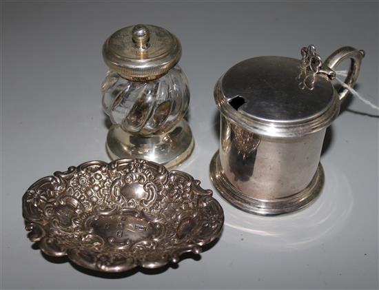 A Victorian silver drum mustard, Irish silver pin dish and a silver mounted glass pepper mill, mustard 3in.